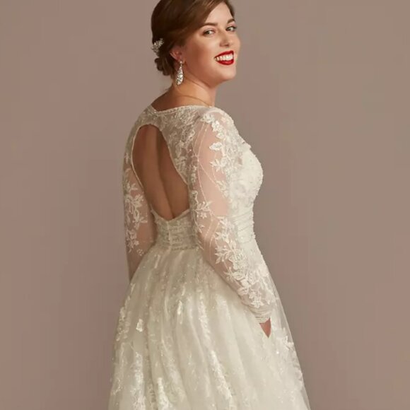 Oleg Cassini Ivory Lace Wedding Gown - Picture 2 of 10